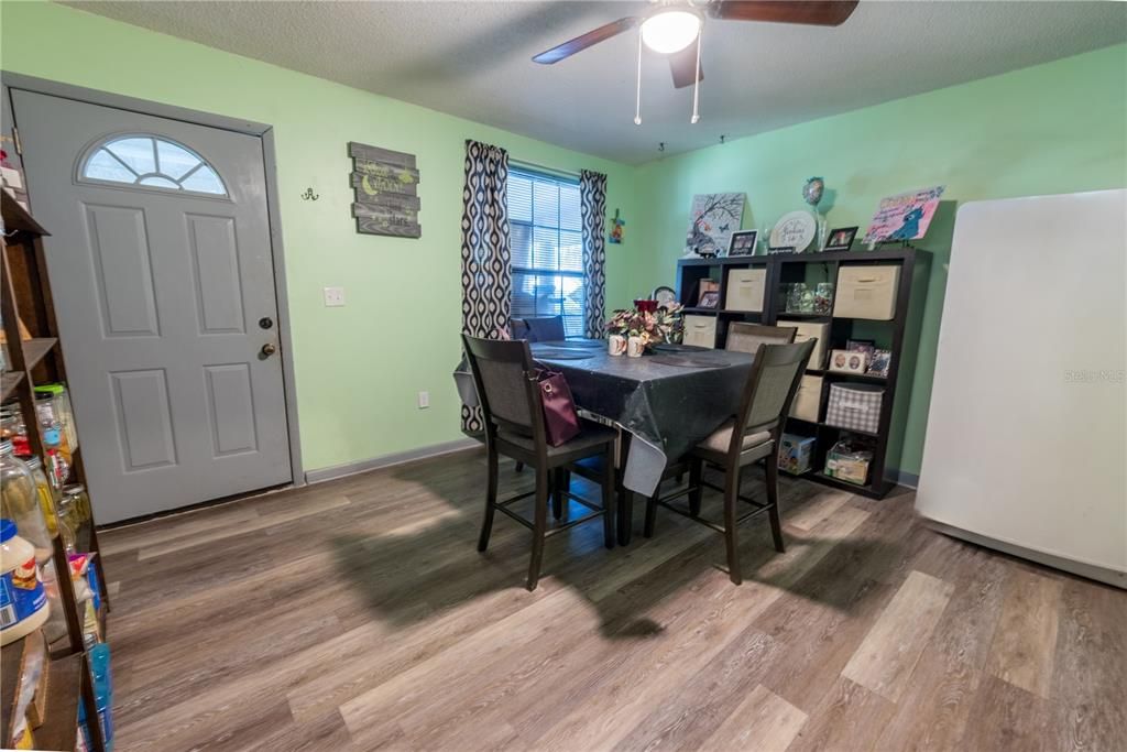 For Sale: $236,900 (3 beds, 1 baths, 1151 Square Feet)