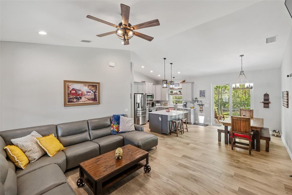 For Sale: $379,000 (3 beds, 2 baths, 1590 Square Feet)