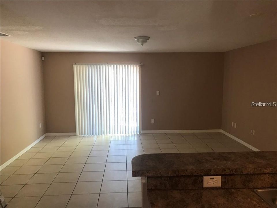 For Rent: $1,800 (3 beds, 3 baths, 1516 Square Feet)