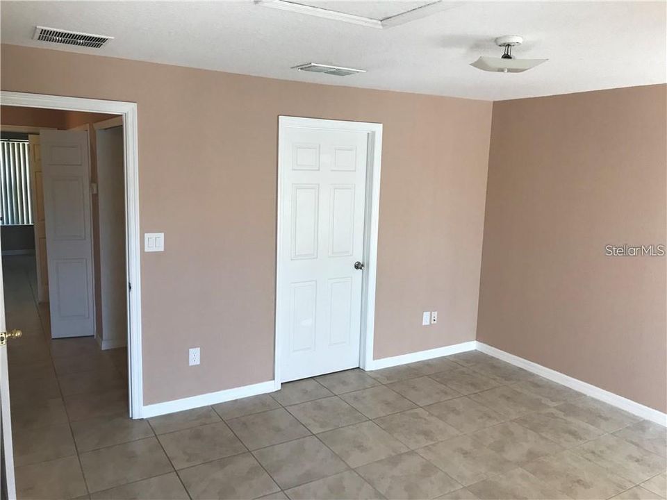 For Rent: $1,800 (3 beds, 3 baths, 1516 Square Feet)