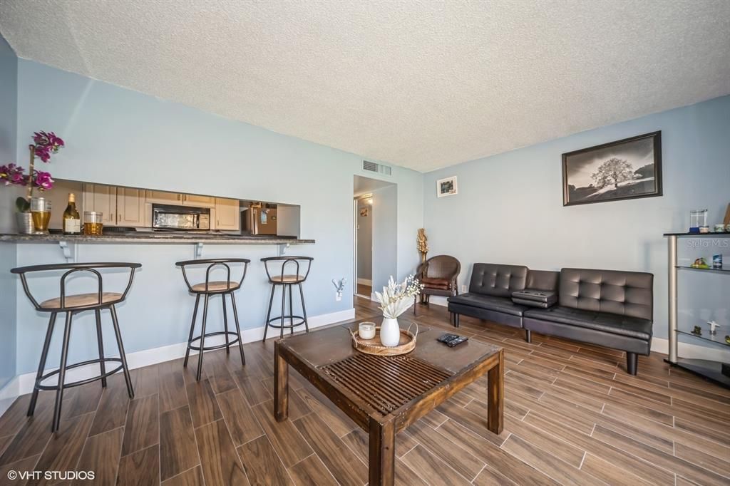 For Sale: $138,000 (1 beds, 1 baths, 586 Square Feet)