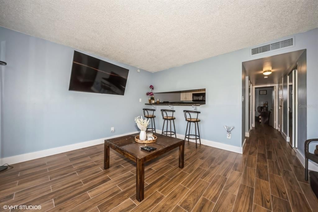 For Sale: $138,000 (1 beds, 1 baths, 586 Square Feet)