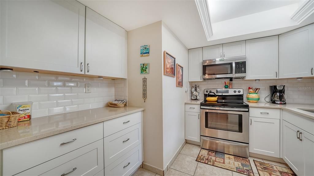 For Sale: $250,000 (2 beds, 2 baths, 1008 Square Feet)