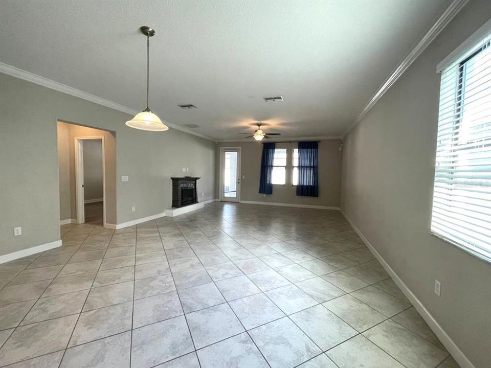 For Rent: $2,800 (4 beds, 3 baths, 2550 Square Feet)