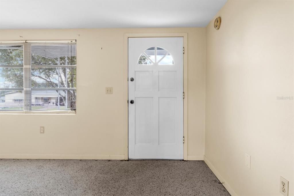 For Sale: $169,000 (2 beds, 1 baths, 1040 Square Feet)