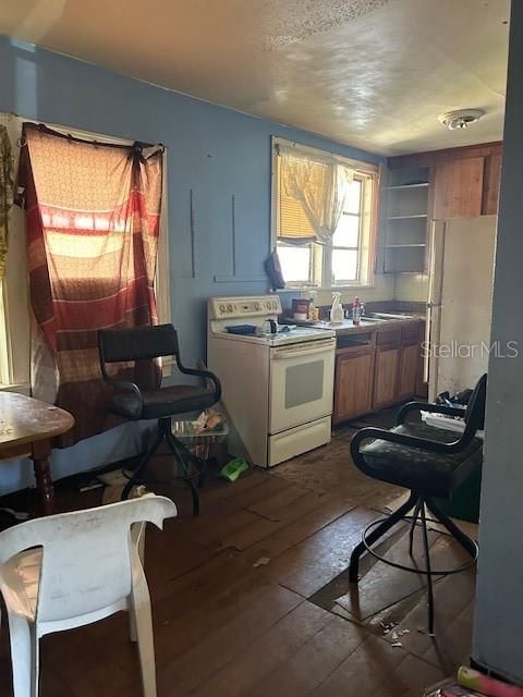 Active With Contract: $149,900 (2 beds, 1 baths, 1169 Square Feet)