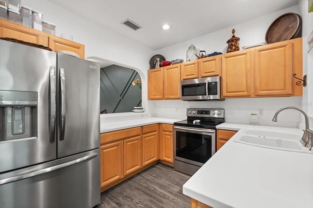 For Sale: $270,000 (2 beds, 2 baths, 1429 Square Feet)