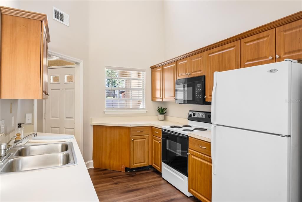 For Sale: $275,000 (2 beds, 2 baths, 1154 Square Feet)