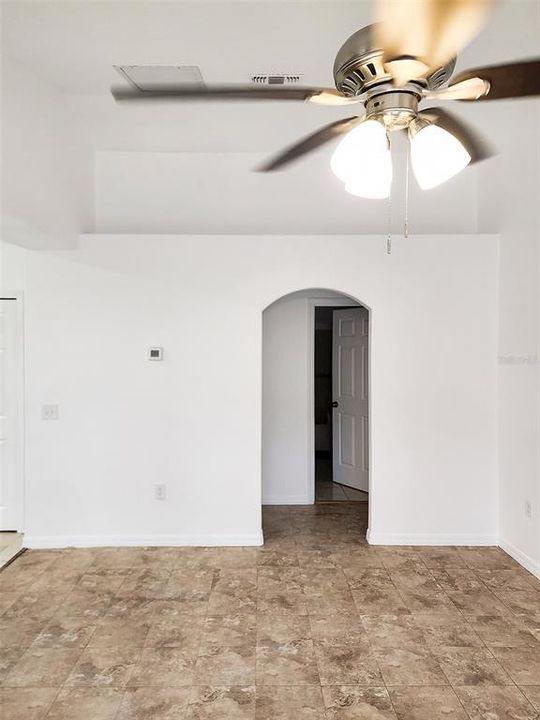 For Rent: $2,000 (4 beds, 2 baths, 1671 Square Feet)