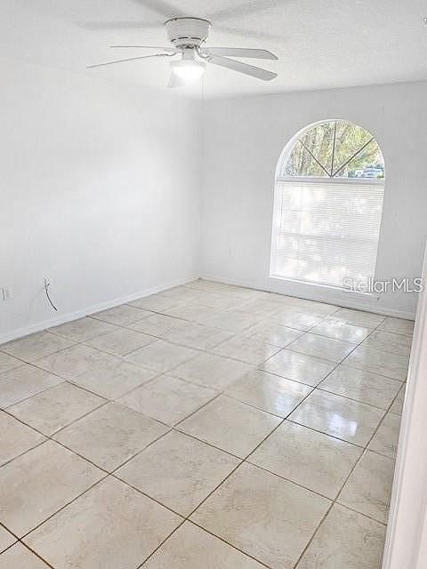 For Rent: $2,000 (4 beds, 2 baths, 1671 Square Feet)