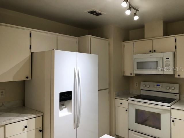 For Rent: $1,875 (3 beds, 2 baths, 1398 Square Feet)