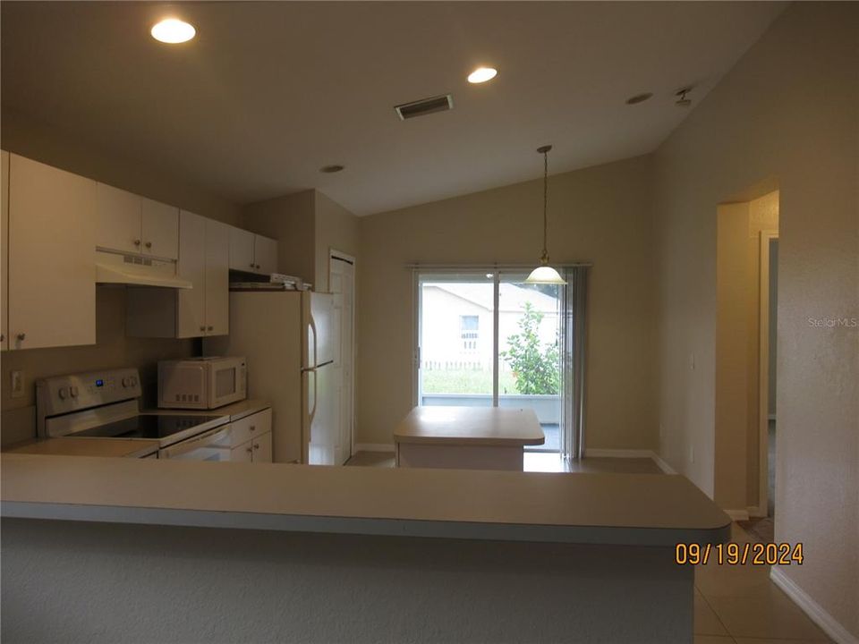 For Rent: $2,000 (3 beds, 2 baths, 1284 Square Feet)