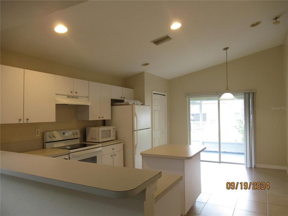 For Rent: $2,000 (3 beds, 2 baths, 1284 Square Feet)