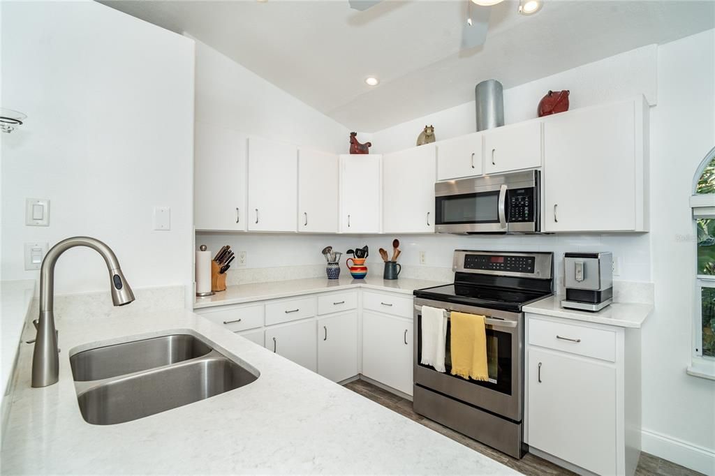 For Sale: $475,000 (3 beds, 2 baths, 1542 Square Feet)