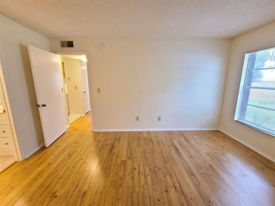 For Sale: $175,000 (2 beds, 2 baths, 912 Square Feet)