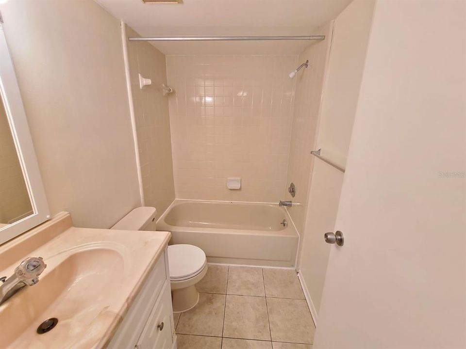 For Sale: $175,000 (2 beds, 2 baths, 912 Square Feet)