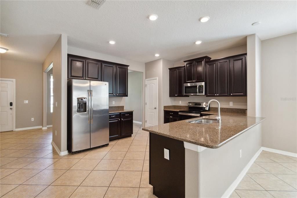 For Rent: $2,195 (3 beds, 2 baths, 2225 Square Feet)