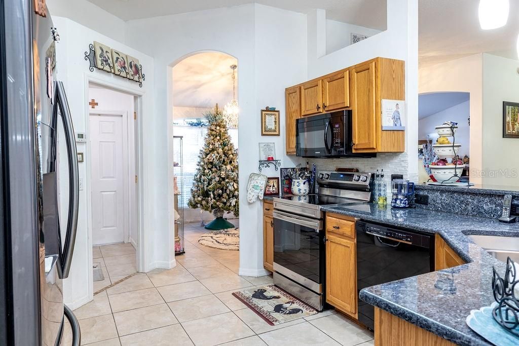 For Sale: $448,900 (3 beds, 2 baths, 1917 Square Feet)