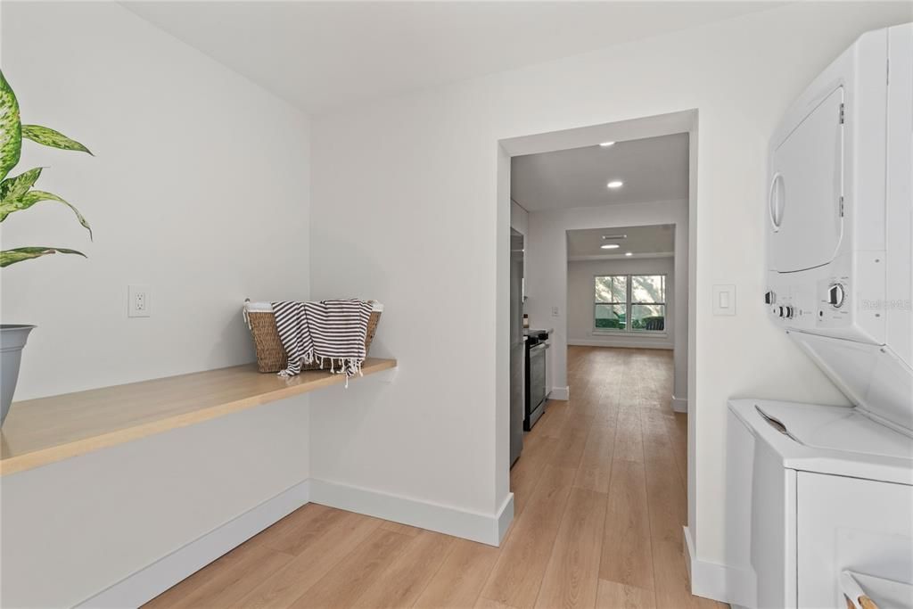 LAUNDRYROOM WITH BUILT IN DESK/ FOLDING TABLE