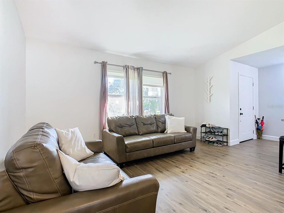 For Sale: $269,900 (3 beds, 2 baths, 1206 Square Feet)