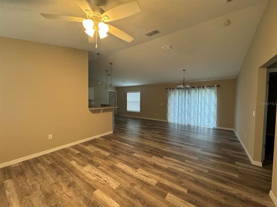 For Rent: $2,000 (3 beds, 2 baths, 1406 Square Feet)