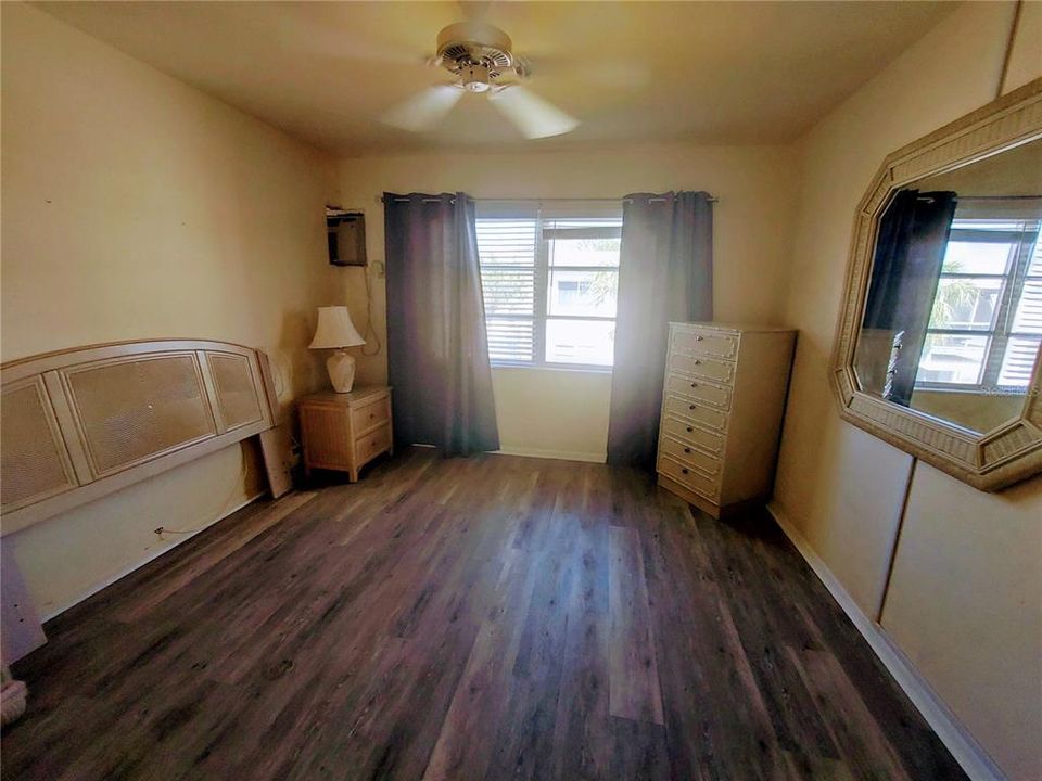 For Sale: $110,000 (1 beds, 1 baths, 576 Square Feet)