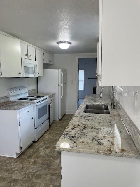 For Sale: $164,900 (2 beds, 1 baths, 1052 Square Feet)