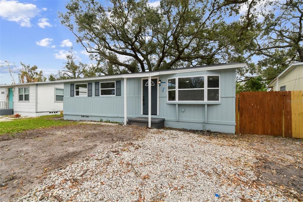 Active With Contract: $315,000 (3 beds, 1 baths, 912 Square Feet)