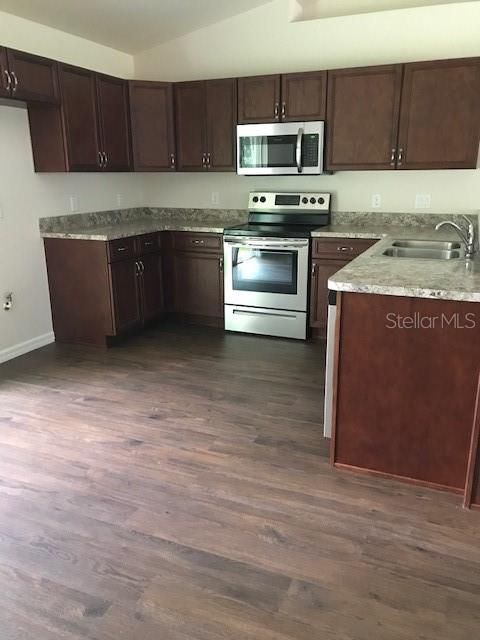 kitchen (there is a matching refrigerator)