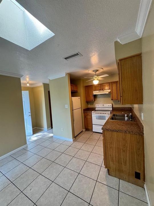 For Rent: $1,600 (2 beds, 1 baths, 1788 Square Feet)