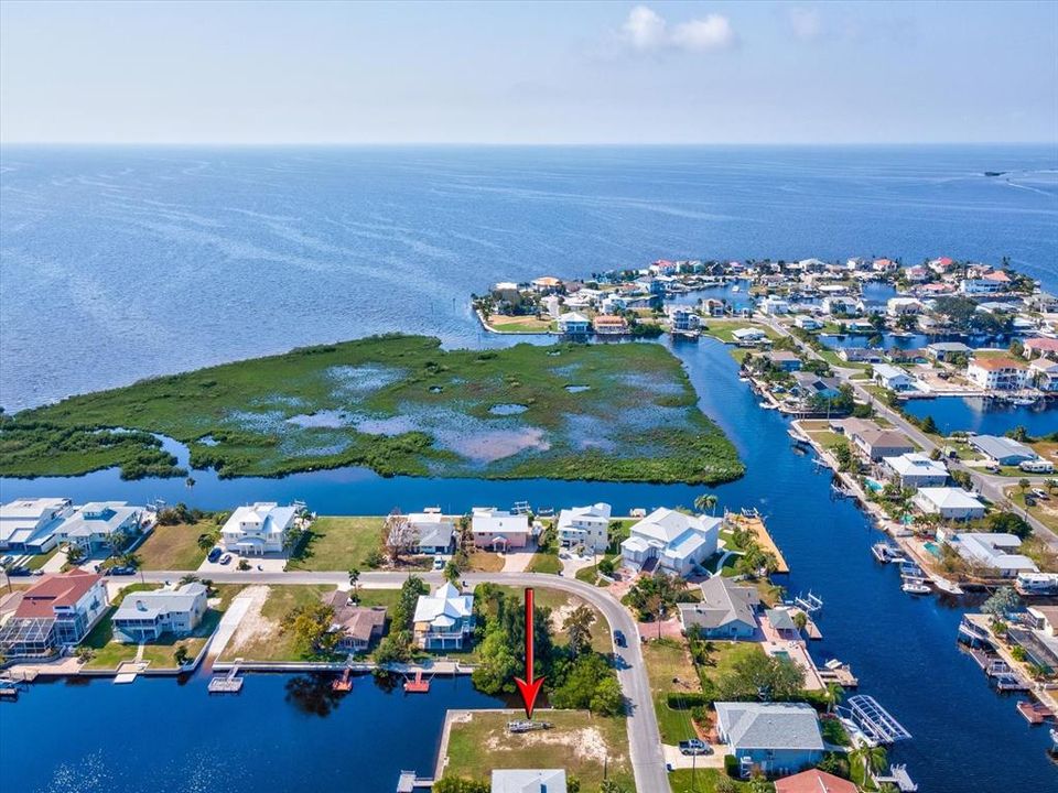 На продажу: $405,000 (0.17 acres)