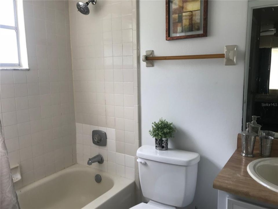 For Sale: $215,000 (2 beds, 2 baths, 1006 Square Feet)