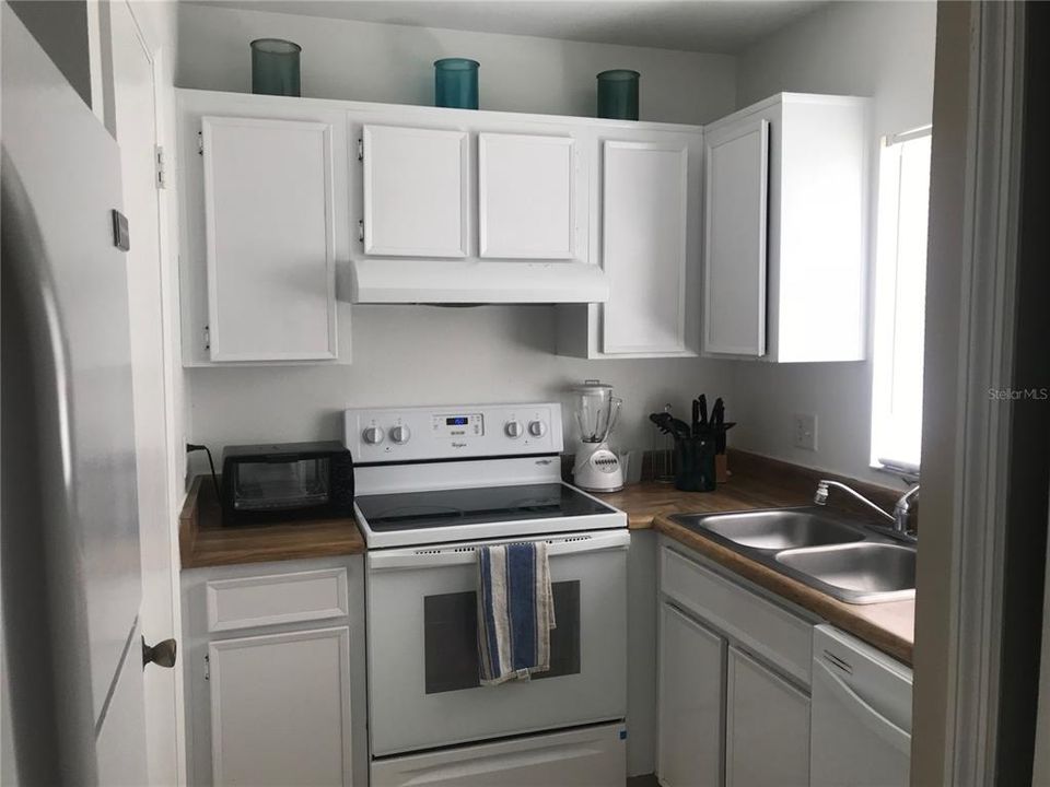 For Sale: $215,000 (2 beds, 2 baths, 1006 Square Feet)