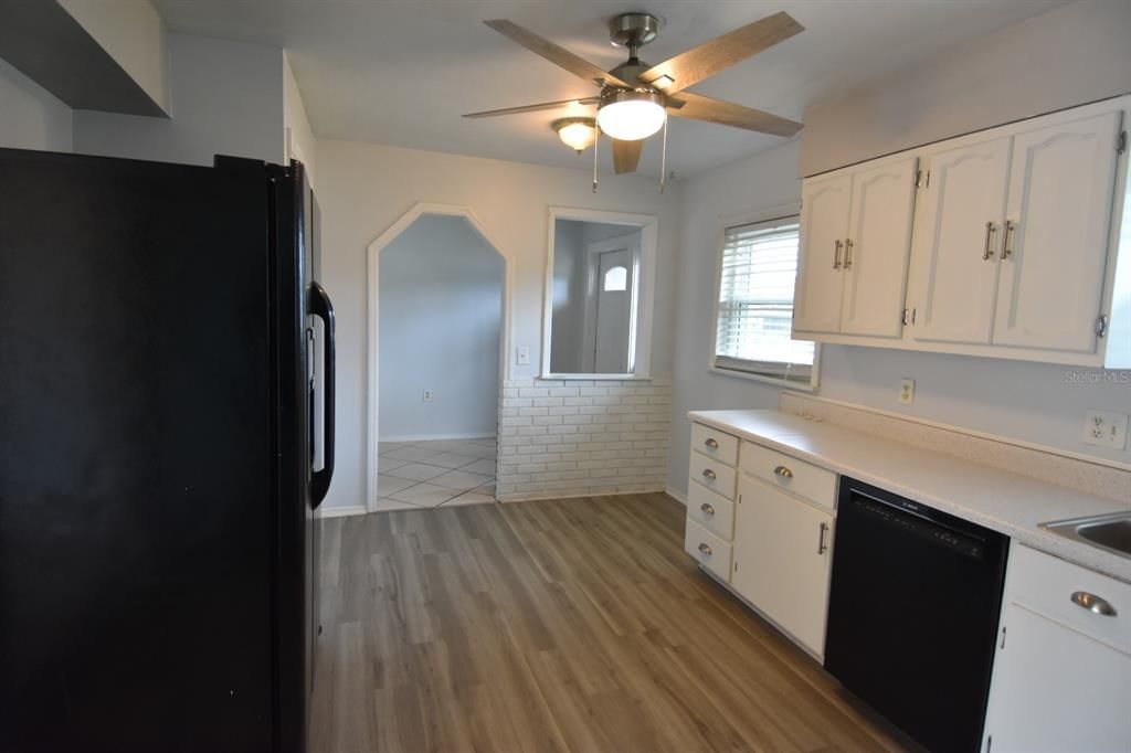 For Rent: $2,500 (3 beds, 2 baths, 1571 Square Feet)