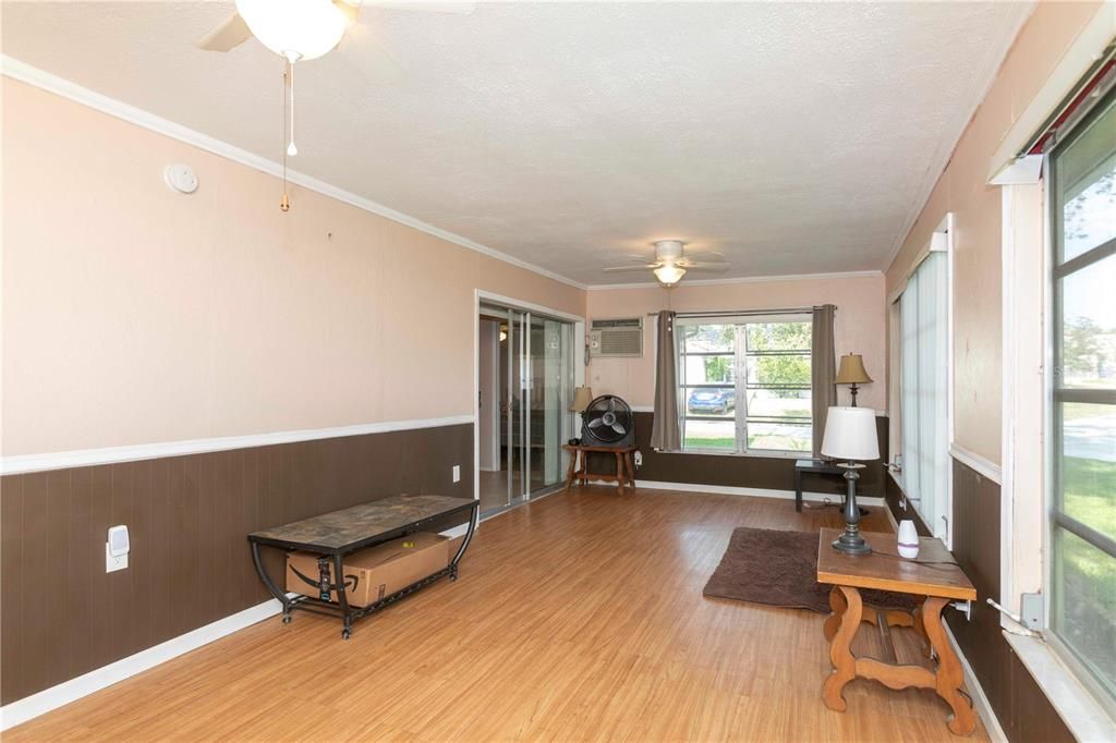 For Sale: $275,000 (2 beds, 2 baths, 1571 Square Feet)