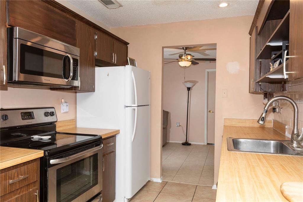 For Sale: $275,000 (2 beds, 2 baths, 1571 Square Feet)