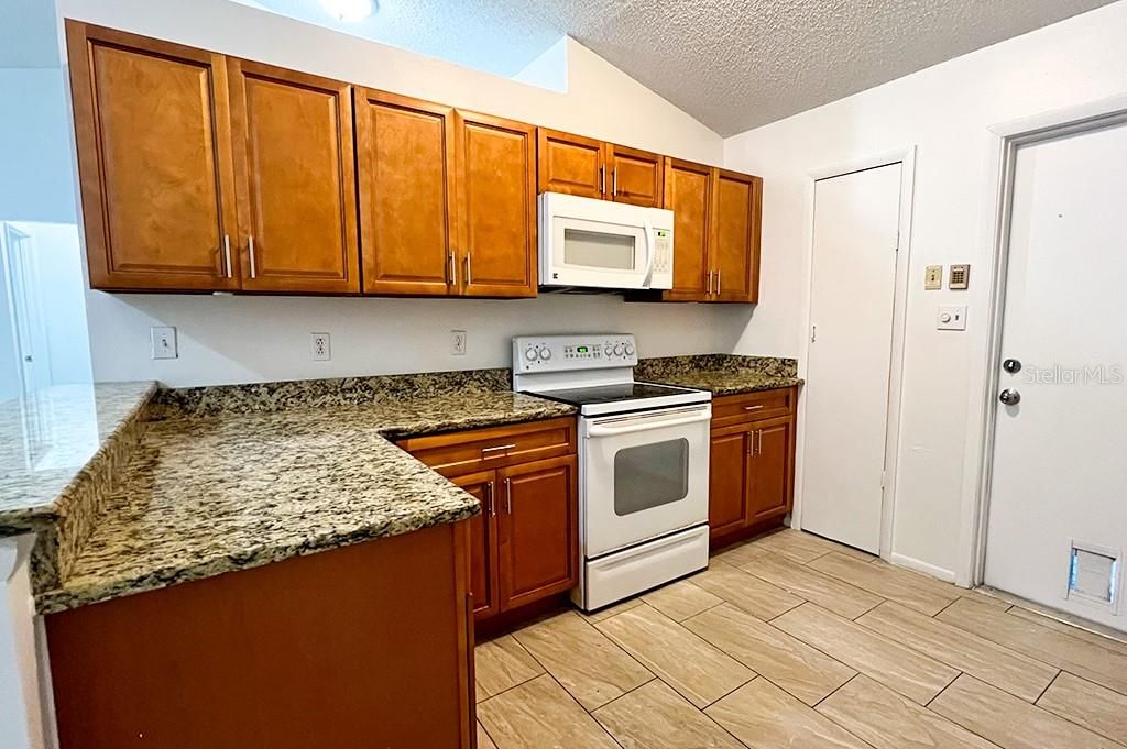 For Rent: $1,650 (3 beds, 2 baths, 1149 Square Feet)