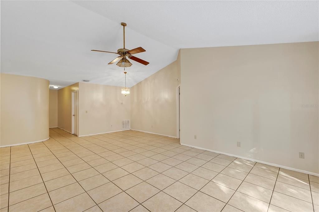 For Sale: $315,000 (3 beds, 2 baths, 1528 Square Feet)