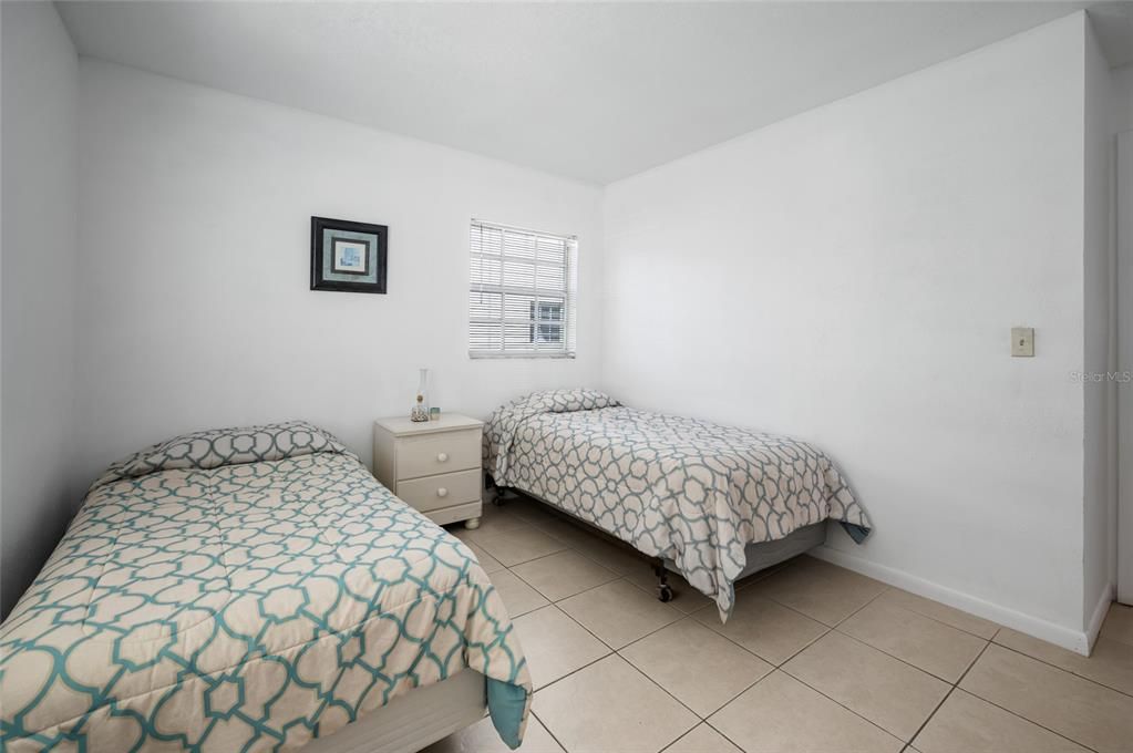 For Sale: $179,900 (2 beds, 2 baths, 1056 Square Feet)