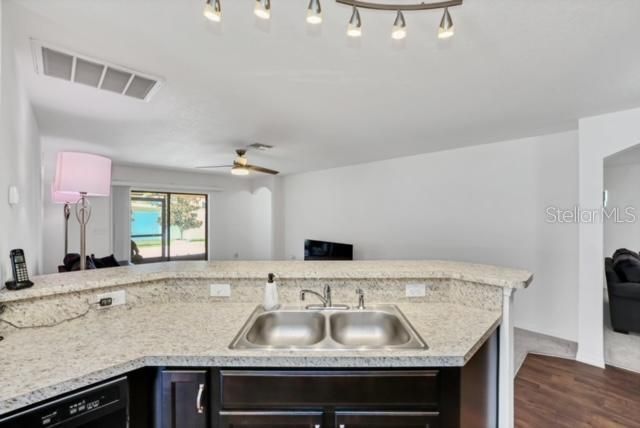 For Sale: $283,000 (3 beds, 2 baths, 1563 Square Feet)