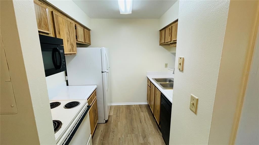 For Rent: $1,425 (2 beds, 2 baths, 912 Square Feet)