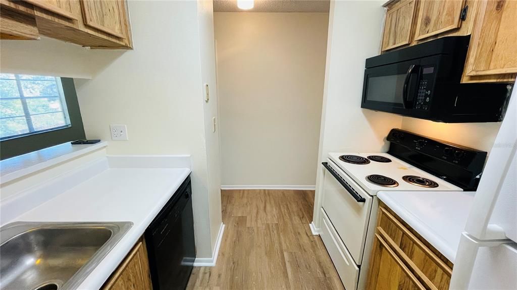 For Rent: $1,425 (2 beds, 2 baths, 912 Square Feet)