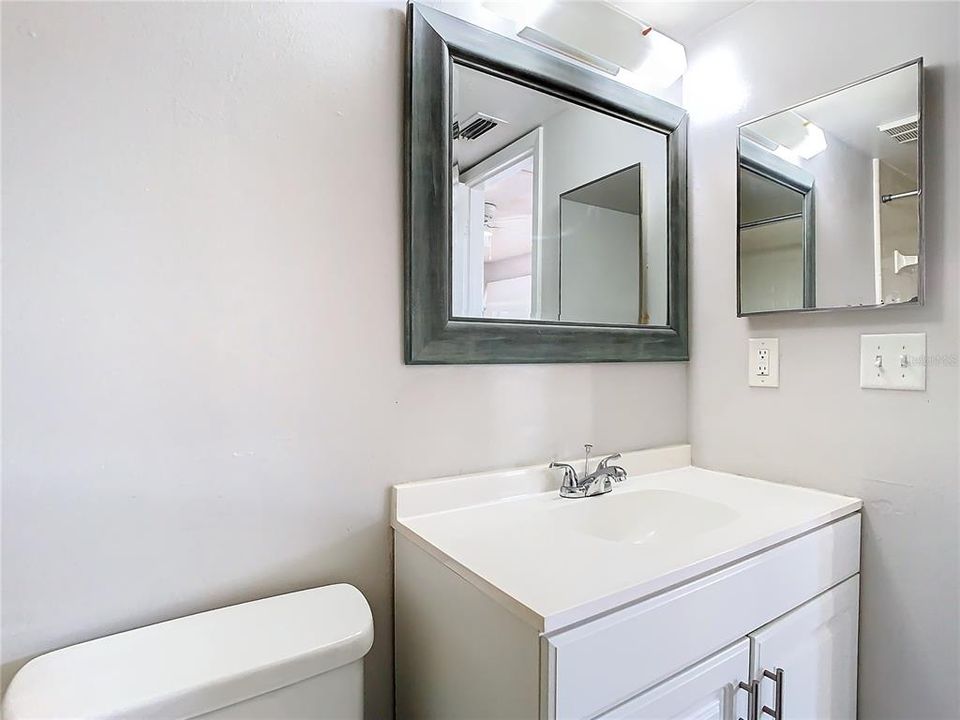 For Sale: $249,990 (2 beds, 2 baths, 1044 Square Feet)