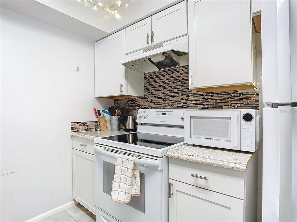 For Sale: $249,990 (2 beds, 2 baths, 1044 Square Feet)