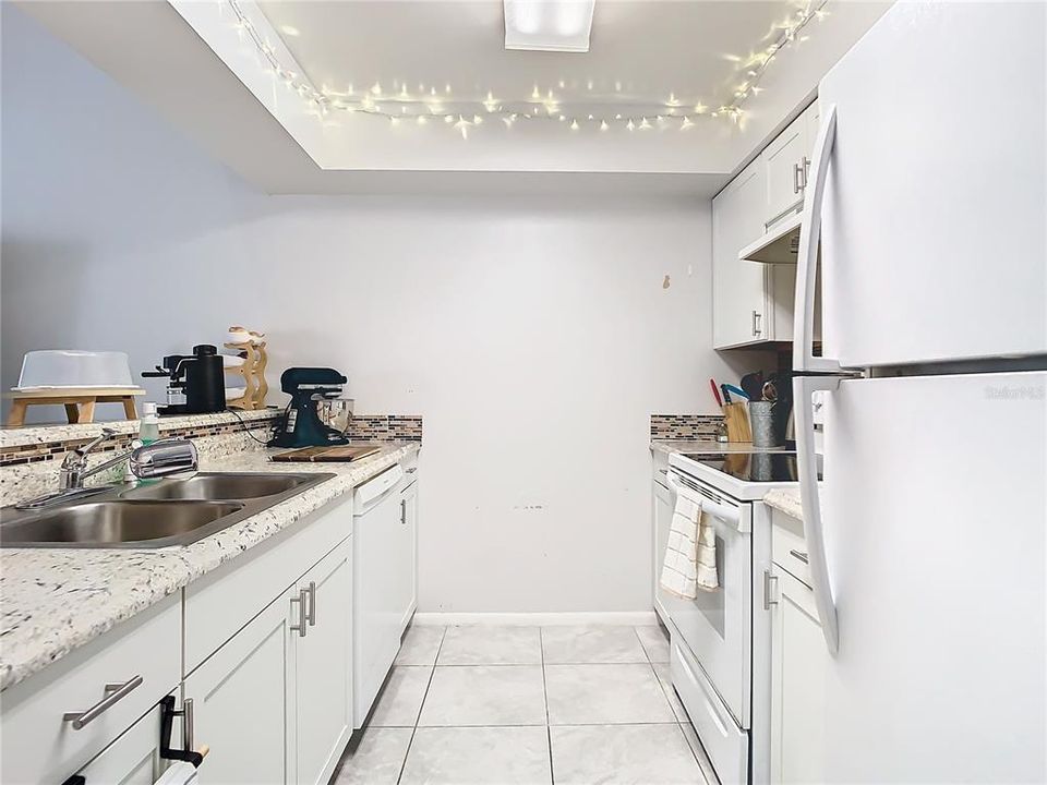 For Sale: $249,990 (2 beds, 2 baths, 1044 Square Feet)