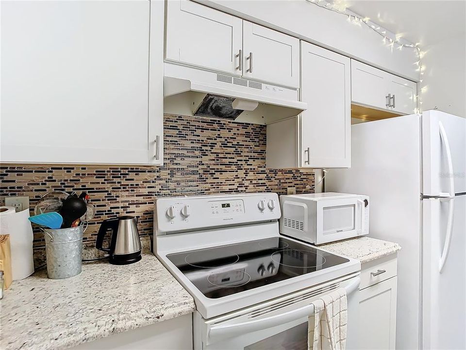 For Sale: $249,990 (2 beds, 2 baths, 1044 Square Feet)