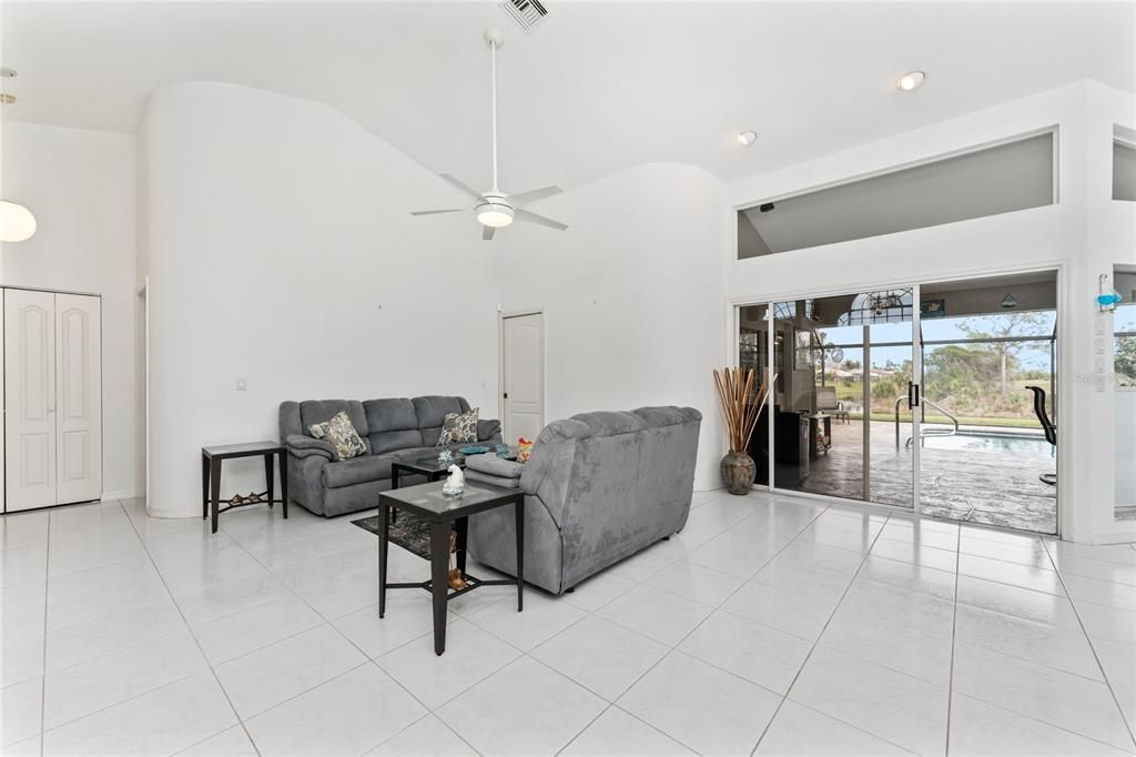 For Sale: $485,000 (3 beds, 2 baths, 2290 Square Feet)