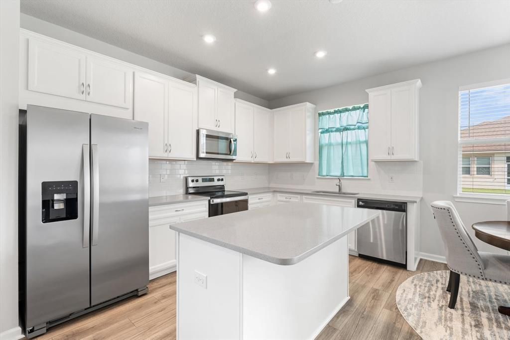 For Sale: $350,000 (2 beds, 2 baths, 1349 Square Feet)