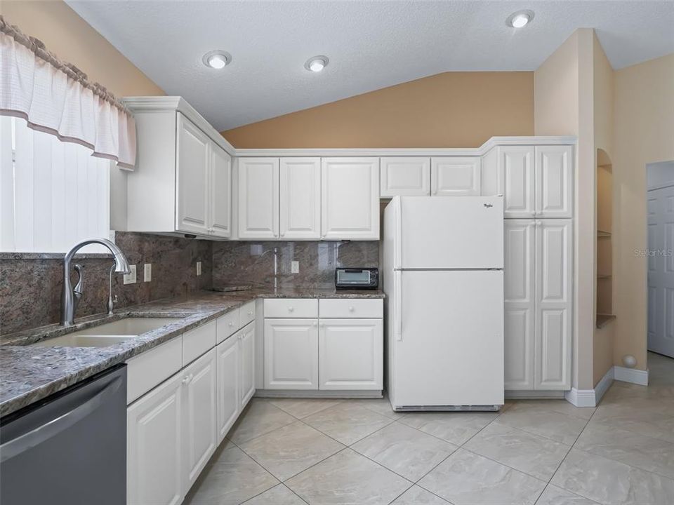 For Sale: $375,000 (3 beds, 2 baths, 1602 Square Feet)