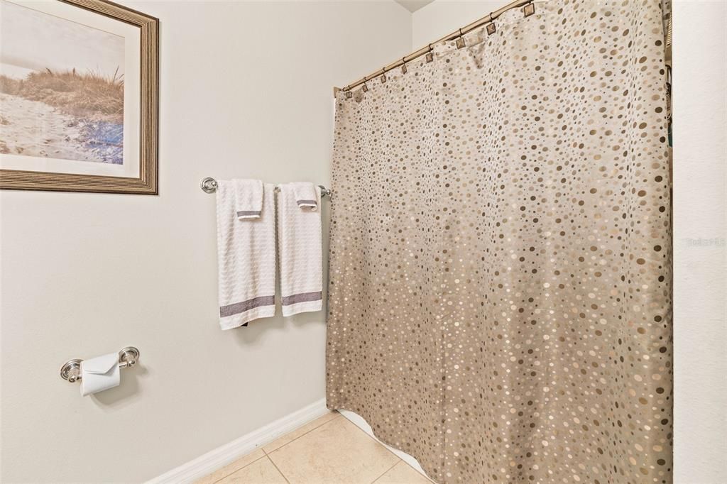 Shower/Tub in 2nd Bathroom